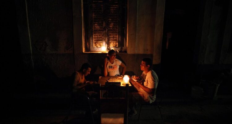 Apagón masivo en Cuba dejó a 3,5 millones de personas sin corriente 1 Apagones