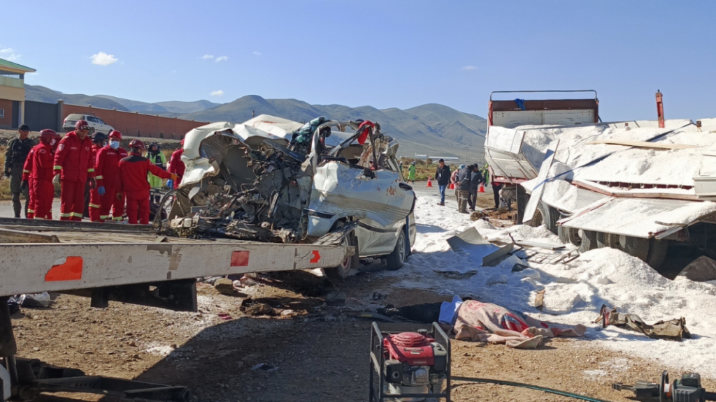 Al menos 14 fallecidos y 2 heridos en un accidente en Bolivia 2 Boliviah
