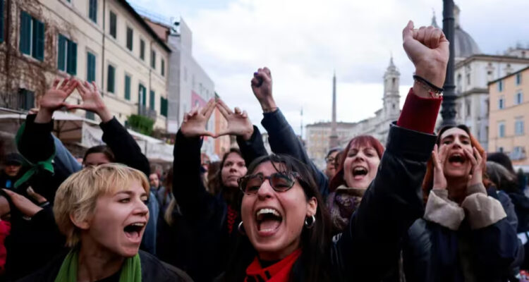 Italia aprobó ley que permite entrada de asociaciones antiaborto en consultorios 1 Italia2
