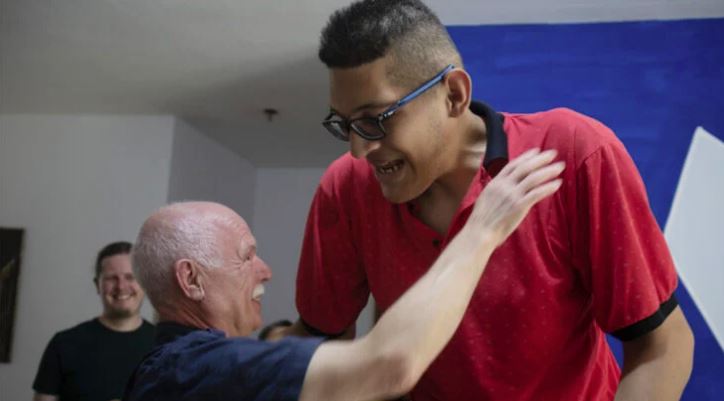 Un venezolano ostenta el título del hombre con lo pies mas grandes de todos los tiempos... y pide ayuda 2 Pies mas garndes