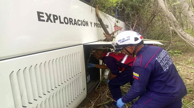 Tres trabajadores heridos tras chocar bus de Pdvsa contra un árbol en la carretera Lara -Zulia 3 Accidente Lara Zulia