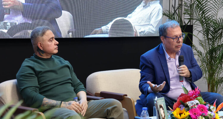 Tarek William Saab presentó en Carabobo su libro «Discursos al Pie del Hemiciclo» 1 H3 2