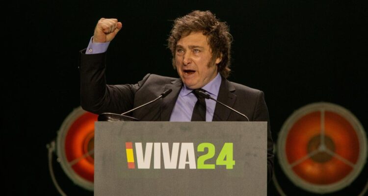 Milei aterrizó en España en medio de las tensiones con el Gobierno de Sánchez 1 Milei