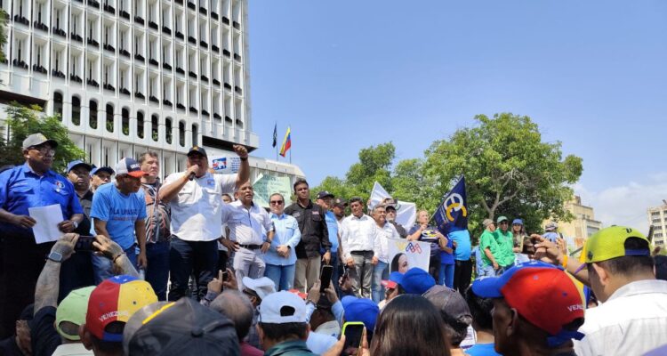 Legisladores zulianos acompañaron a trabajadores en la marcha del primero de mayo 1 WhatsApp Image 2024 05 01 at 1.39.38 PM 1