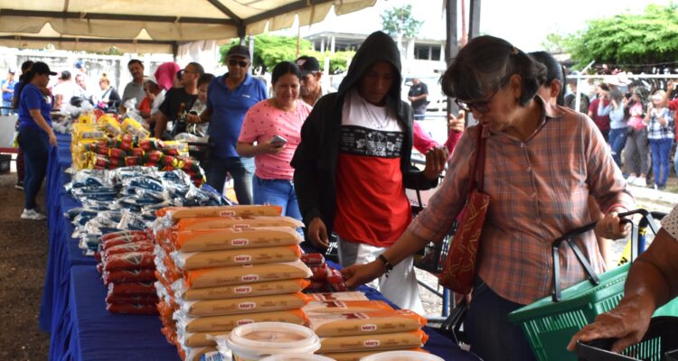 Gobernación desplegó jornadas sociales el pasado sábado 25 de mayo 1 Mercados Gobernación del Zulia