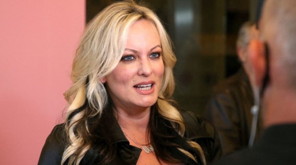 El tenso interrogatorio de la defensa de Trump a la ex actriz porno Stormy Daniels 4 Stormy Daniels
