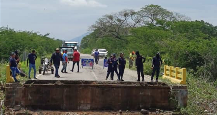 Comenzó la movilización de maquinaria para reconstruir y reemplazar el puente que colapsó en la Falcón-Zulia 1 Captura de pantalla 2024 06 14 a las 20.55.51