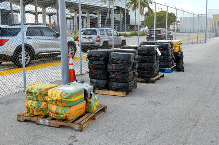 Guardia Costera descargó en Florida 2.180 kilos de cocaína incautada cerca de Venezuela 2 Cocaina2