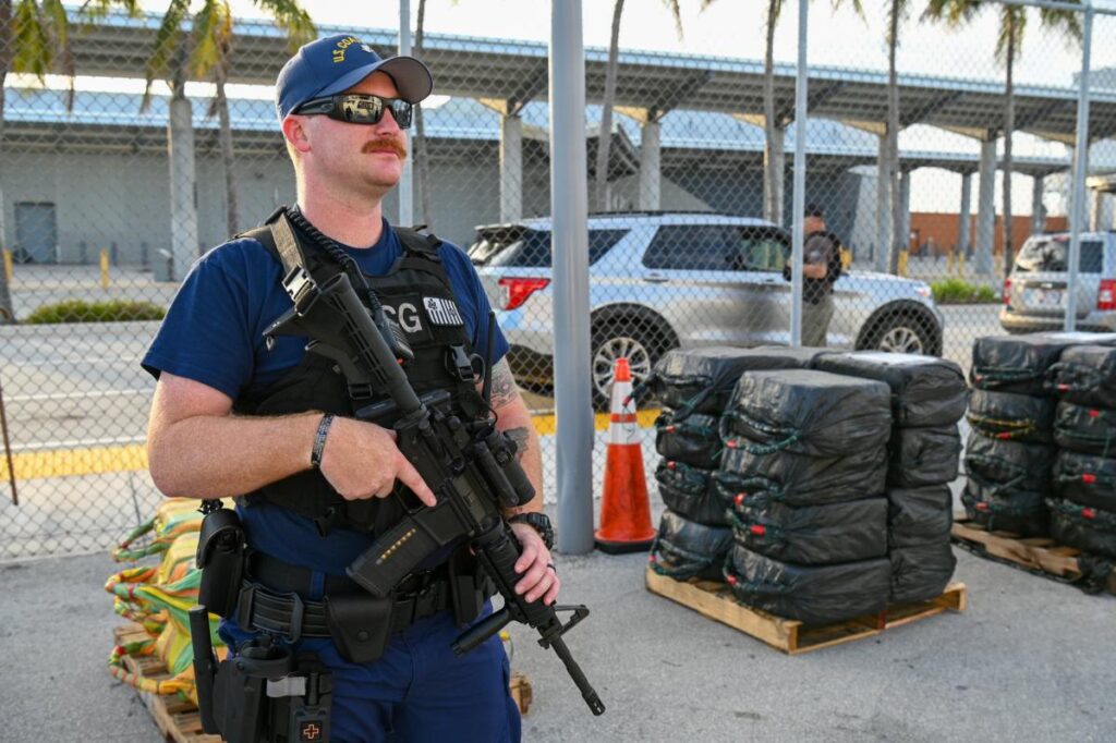 Guardia Costera descargó en Florida 2.180 kilos de cocaína incautada cerca de Venezuela 3 Drogas eb Florida