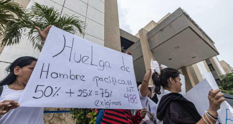 Familiares de presos venezolanos piden al Gobierno resolver "rápido" la huelga carcelaria