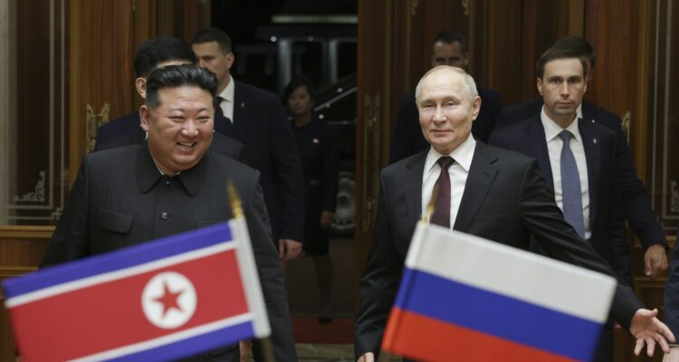 Putin y Kim: las imágenes del rimbombante recibimiento del líder de Corea del Norte al presidente de Rusia 1 Kim Putin
