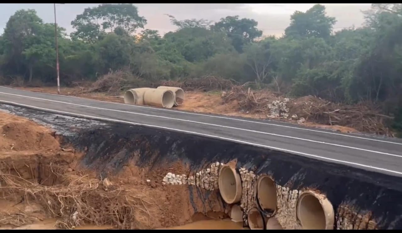 Activaron el paso vehicular por la variante que comunicará al Zulia y Falcón, paralela al puente que colapsó (Hay video) 3 PHOTO 2024 06 26 09 59 49