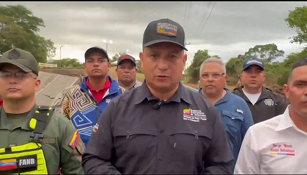 Activaron el paso vehicular por la variante que comunicará al Zulia y Falcón, paralela al puente que colapsó (Hay video) 4 PHOTO 2024 06 26 09 59 50 1