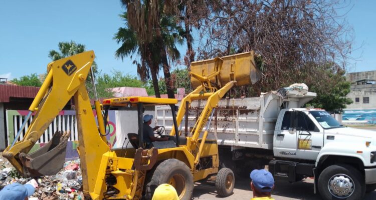 Gobernación del Zulia desplegó jornada especial de limpieza en la antigua sede de Sopotocientos 1 Limpieza