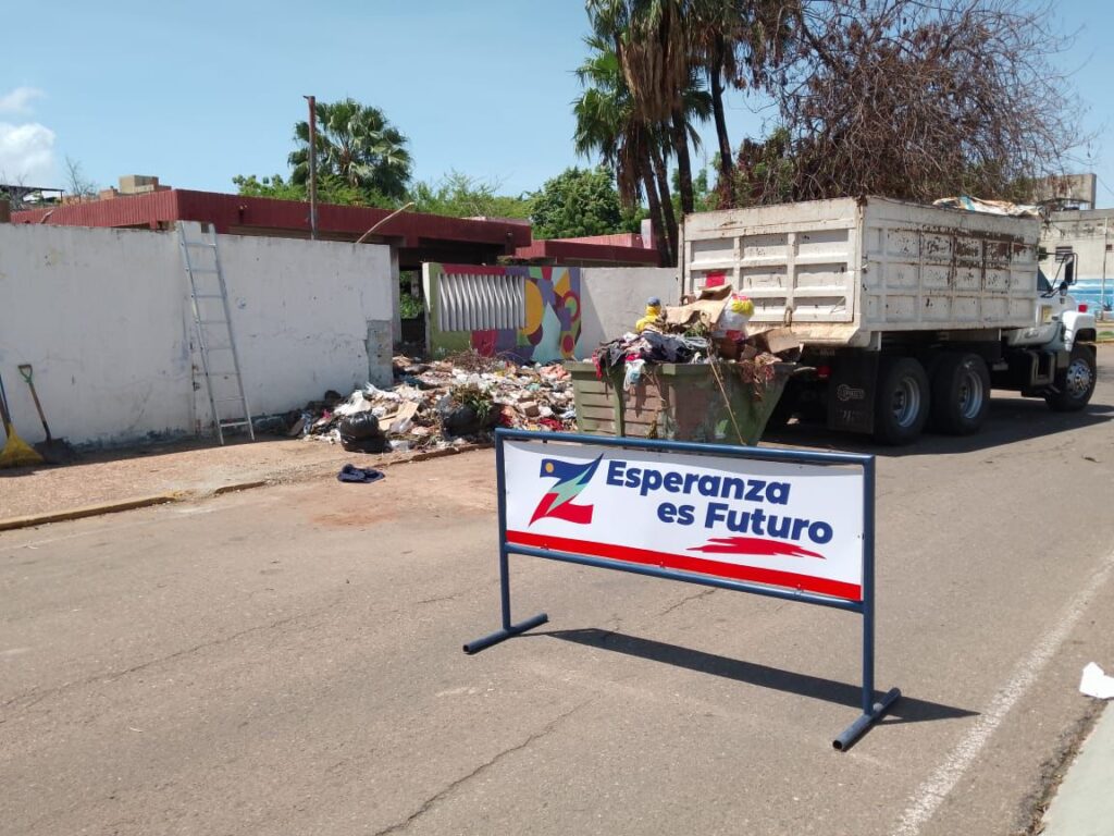 Gobernación del Zulia desplegó jornada especial de limpieza en la antigua sede de Sopotocientos 2 WhatsApp Image 2024 06 11 at 1.30.40 PM