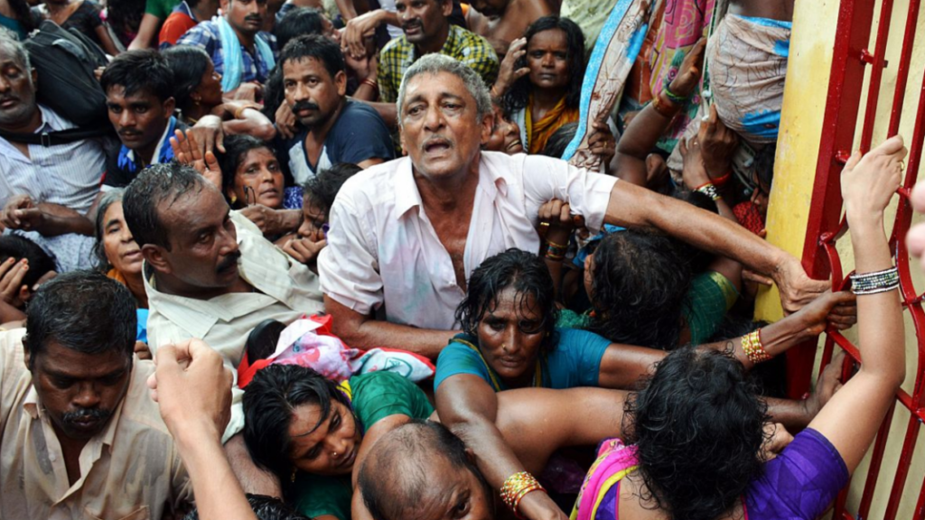 Subió a 107 los muertos en una estampida durante una ceremonia religiosa en India 2 Estampida India