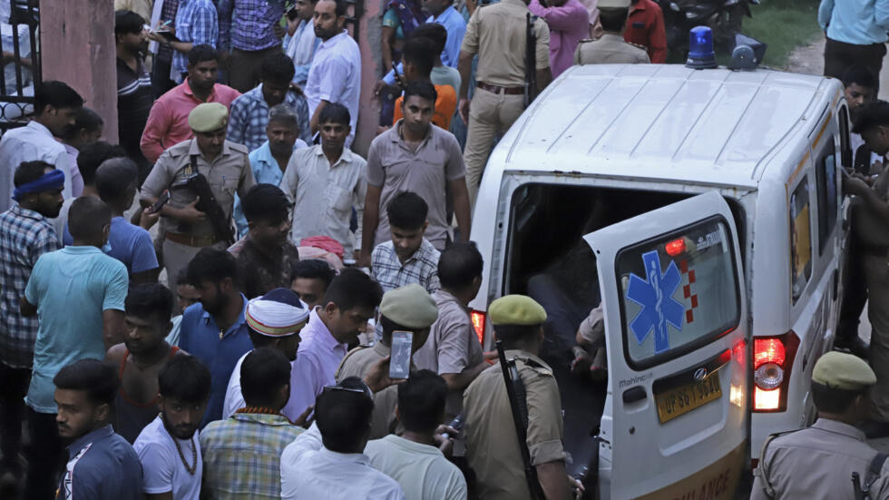 Subió a 121 los muertos en una estampida tras una ceremonia religiosa en India 2 India estampida