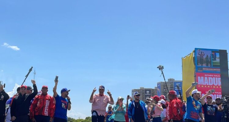 Presidente Maduro invitó al pueblo a jurar el 10-Ene por la paz y soberanía de Venezuela 1 Maduro 66 1