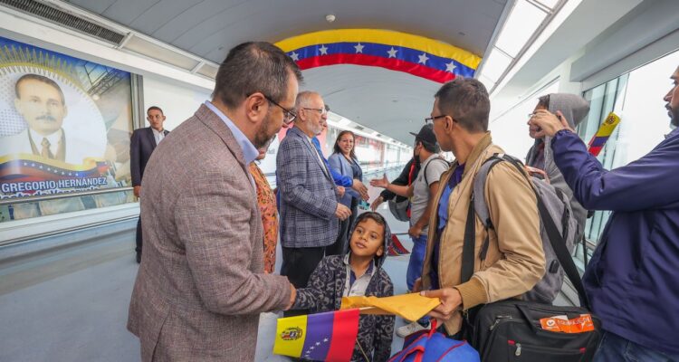 Venezuela recibió primer vuelo de la Gran Misión Vuelta a la Patria 1 Vuele a la patria