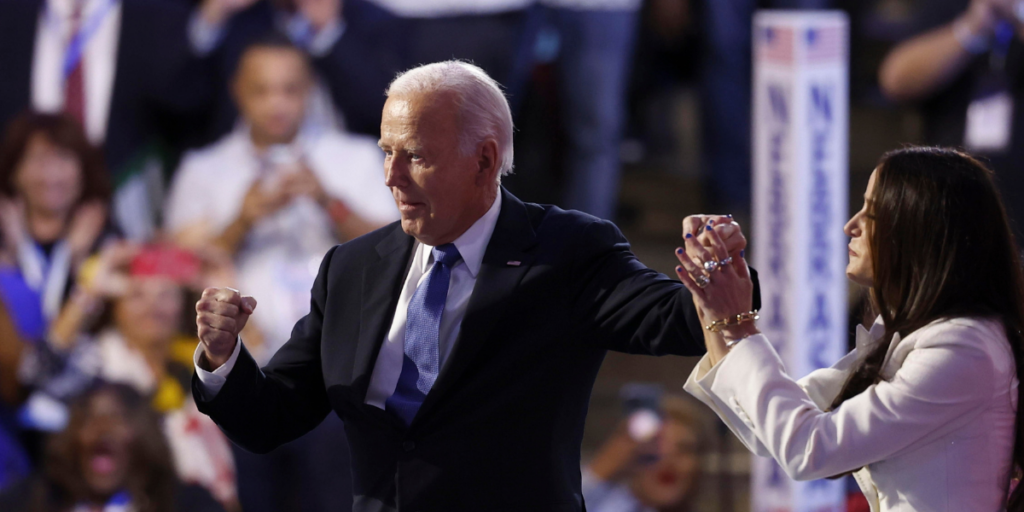 Demócratas honran a Biden y respaldaron a Harris en el primer día de su convención 2 Biden despedida