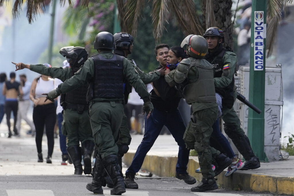 Familias y ONG alertan sobre silencio de defensores públicos en audiencias de presos por protestas 2 Protestas