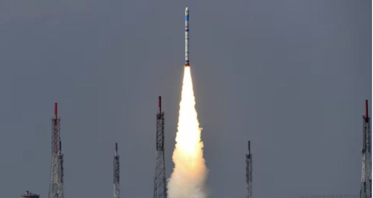 La India lanzó con éxito un «minicohete» al espacio 1 INDIA
