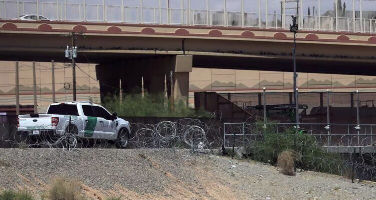 Texas amplía su controversial alambrada antimigrantes en la frontera con México 1 Texas