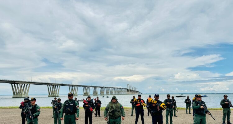 ¡Sin tregua al hampa! Organismos de Seguridad efectúan intenso despliegue vía terrestres y lacustre en el estado Zulia 1 WhatsApp Image 2024 08 26 at 10.58.53 AM