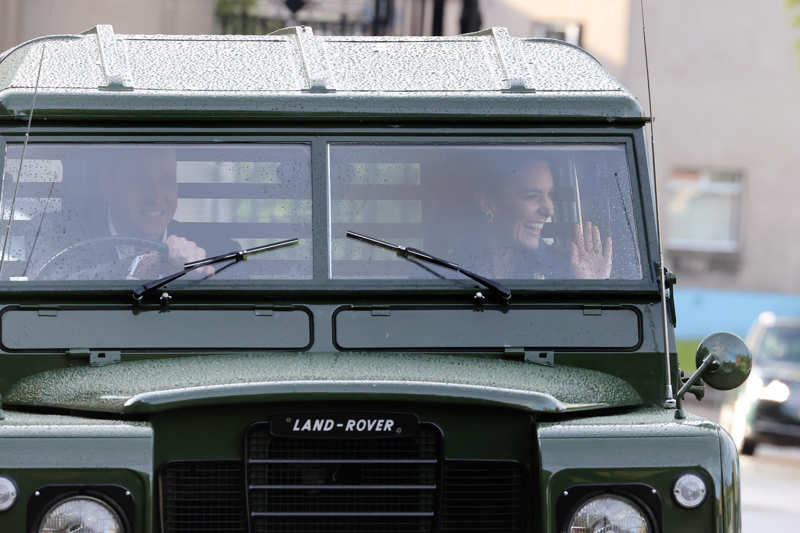 Kate Middleton reapareció por sorpresa con el príncipe Guillermo, Carlos III y Camilla en la misa del domingo en Balmoral 2 kate middleton imagen de