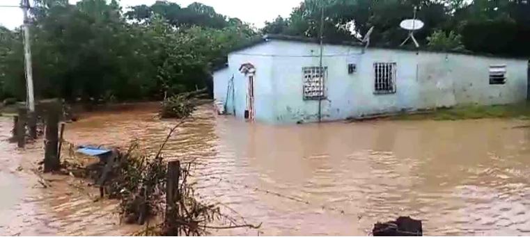 Lluvias provocaron deslaves, inundaciones y caídas de árboles en varias zonas de Caracas (+Videos) 2 Inundaciones en Falcon