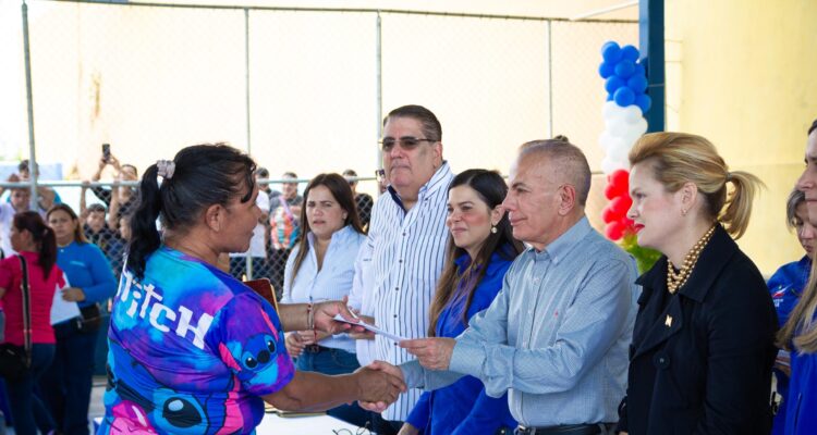 Más de mil familias se benefician de los créditos otorgados por la Gobernación del Zulia 1 Rosales