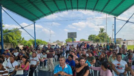 Entrega de lentes por la Gobernación