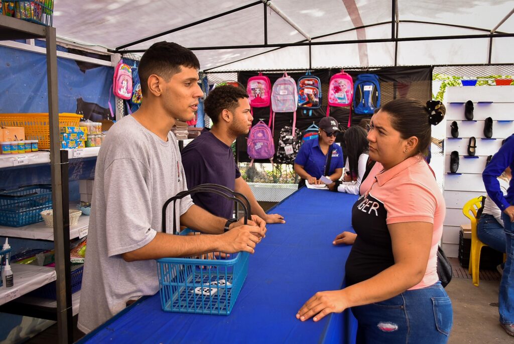 Feria Escolar de la Gobernación marcha con precios subsidiados y se extiende en todo el estado Zulia 5 WhatsApp Image 2024 09 13 at 7.43.20 PM