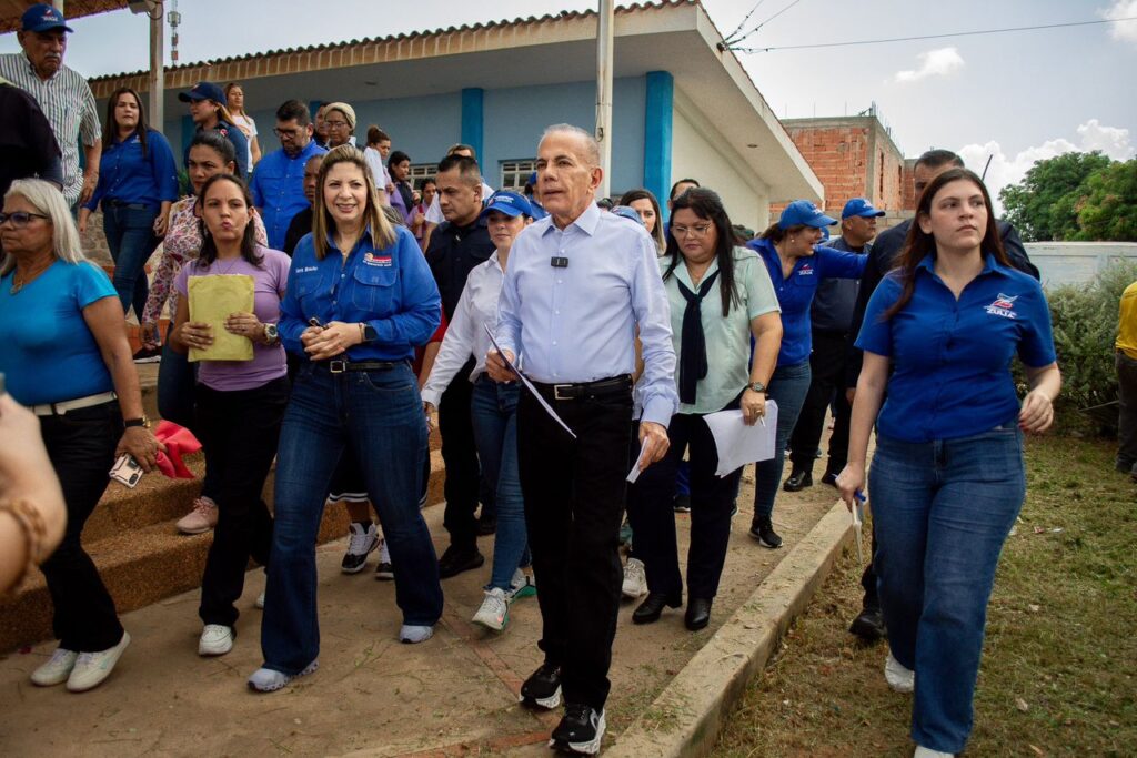 Gobernador Rosales inició el Plan «Manos a la Escuela» en las 559 unidades educativas del Zulia 5 WhatsApp Image 2024 09 16 at 5.45.25 PM
