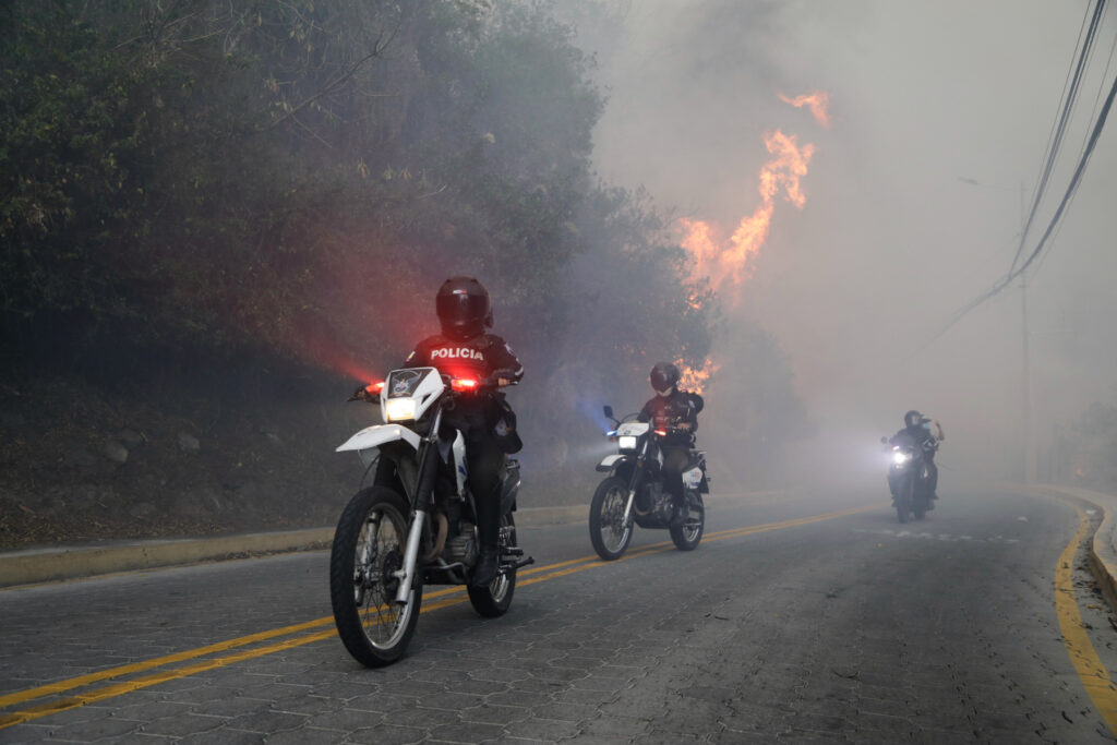 Subió a siete los heridos por incendio en Quito y quedó detenido un sospechoso de causar el fuego 2 incendio Quito