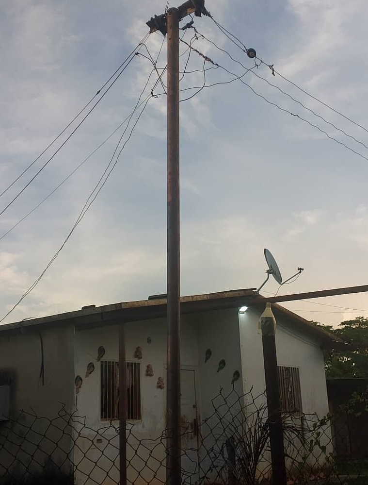 Niño murió electrocutado luego de tocar un poste en Bachaquero 2 nino murio electrocutado en bachaquero 2 .jpgh