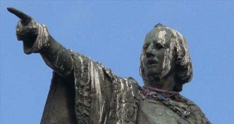 ¿Por qué la figura de Cristóbal Colón se volvió controversial en EE. UU. y Latinoamérica? 1 Colon