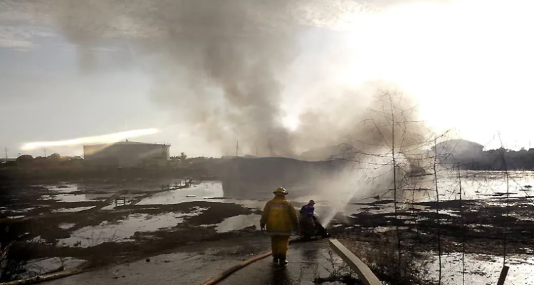 PDVSA ratificó que condiciones atmosféricas ocasionaron siniestro en el tanque de crudo 1 Incendio en Cabimas