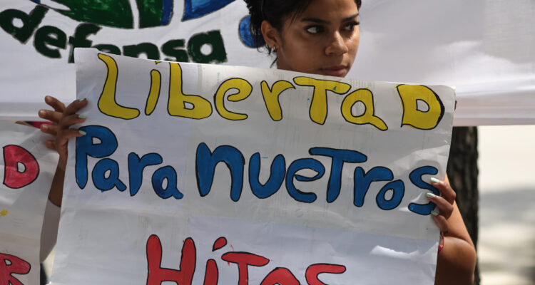 Familias y ONG alertan sobre silencio de defensores públicos en audiencias de presos por protestas 1 Protestas