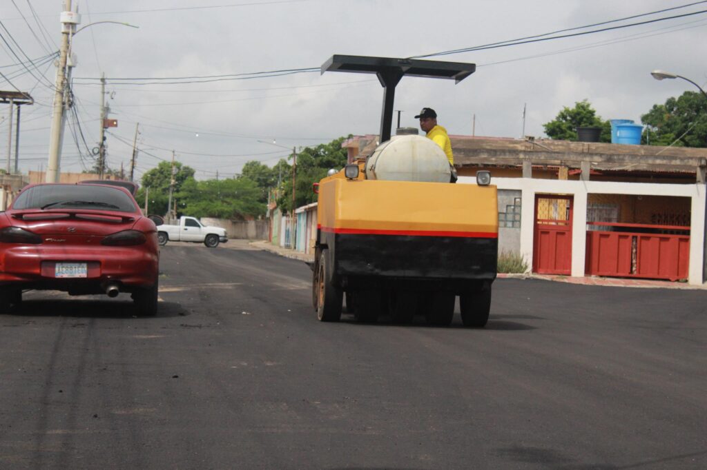 Gobernador Rosales inspeccionó obras y servicios en barrios y urbanizaciones del Zulia 3 WhatsApp Image 2024 10 16 at 4.44.10 PM 1