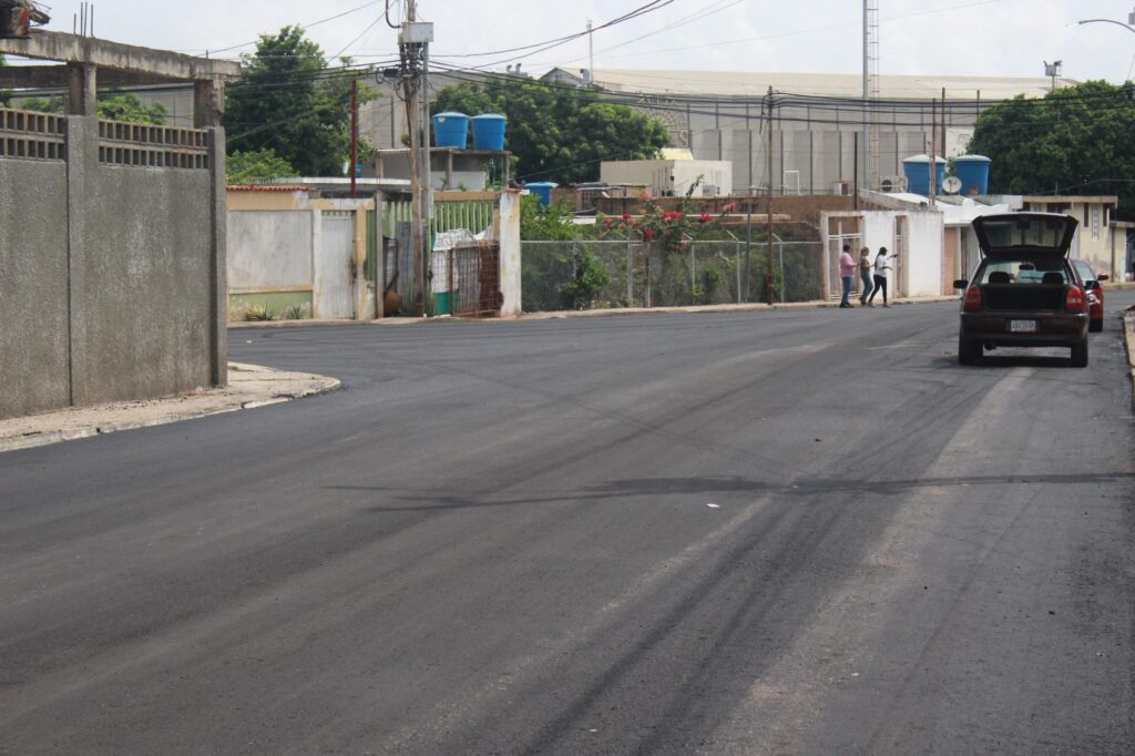 Gobernador Rosales inspeccionó obras y servicios en barrios y urbanizaciones del Zulia 4 WhatsApp Image 2024 10 16 at 4.44.10 PM 2