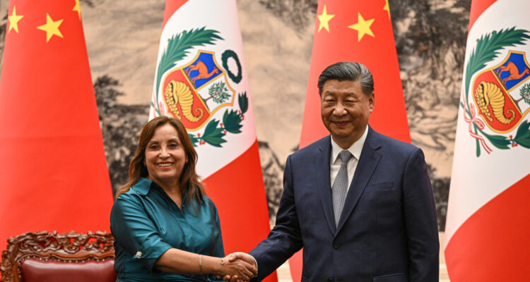 Xi y Boluarte inauguraron un megapuerto que será un «punto de partida» para un nuevo corredor entre China y Latinoamérica 1 Boluarte Xi