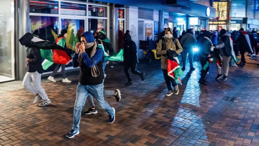 Al menos 62 detenidos en Ámsterdam en choques entre manifestantes e hinchas israelíes 2 Detenidos en Holanda