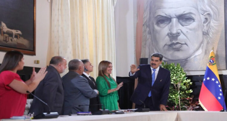 Instalaron Comisión Electoral Nacional para elegir a 30 mil jueces de paz 1 Maduro