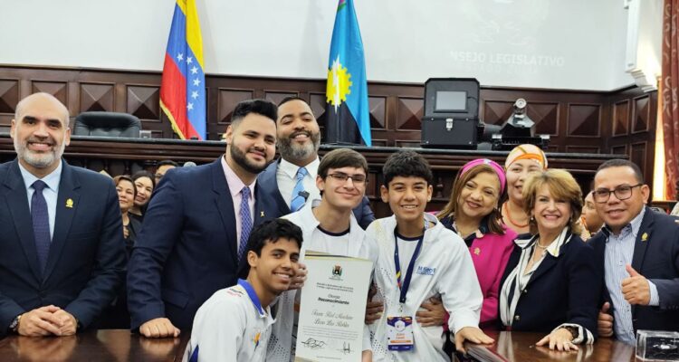 Parlamento zuliano reconoció a jóvenes campeones de la World Robot Olympiad Turquía 2024 1 4cwH22Ro WhatsApp Image 2024 12 10 at 3.11.05 PM