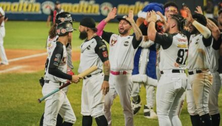 Aguilas del Zulia 8 696x418 1