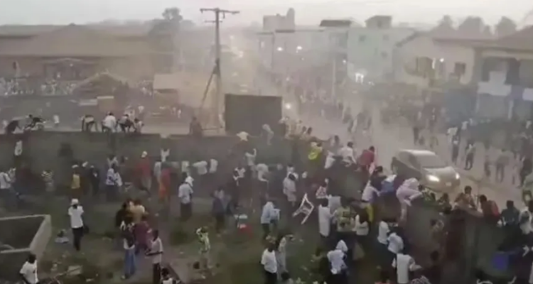 «Avalancha» en partido de fútbol dejó 56 muertos en Guinea 1 Avalancha