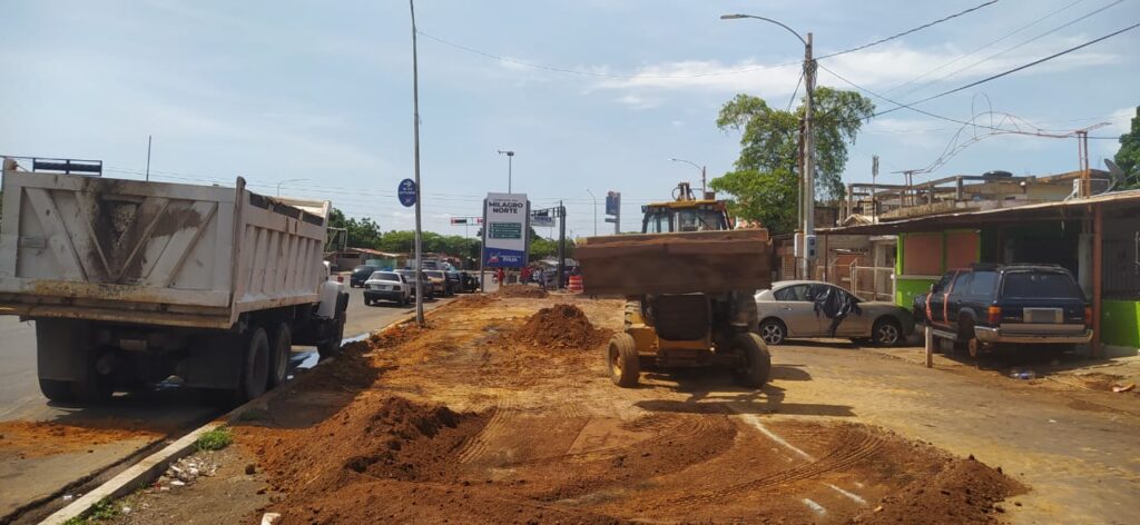 Gobierno Regional entregó proyecto de recuperación vial en la avenida Milagro Norte de Maracaibo 3 WhatsApp Image 2024 12 16 at 12.22.41 PM 1
