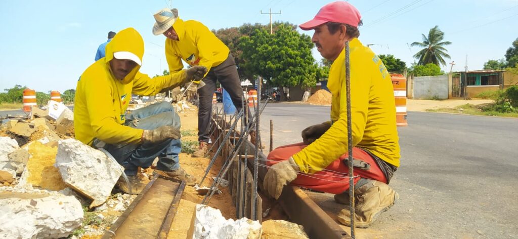 Gobierno Regional entregó proyecto de recuperación vial en la avenida Milagro Norte de Maracaibo 5 WhatsApp Image 2024 12 16 at 12.22.43 PM
