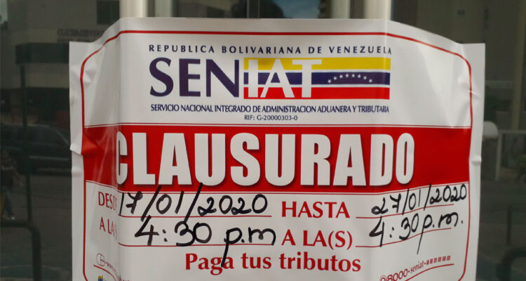 Capturaron a sujetos por clausurar locales con etiquetas falsas del Seniat 1 Seniat